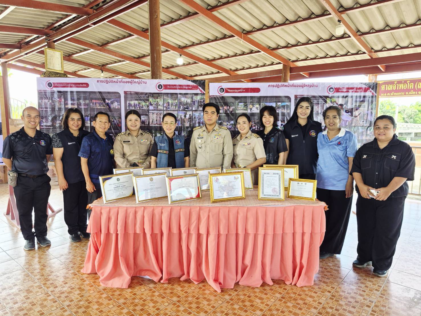 พช.อำเภอเมืองสมุทรสาคร ประชุมรับฟังความคิดเห็นราษฎร ประเมินผู้ใหญ่บ้าน ม.6 ต.บ้านเกาะ ณ ศาลพ่อโต (สามศาล)