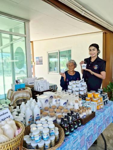 พช.อำเภอเมืองสมุทรสาคร  จัดกิจกรรมไลฟ์สดจำหน่ายสินค้า OTOP รวมของดี ของเด่นอำเภอเมืองสมุทรสาคร
